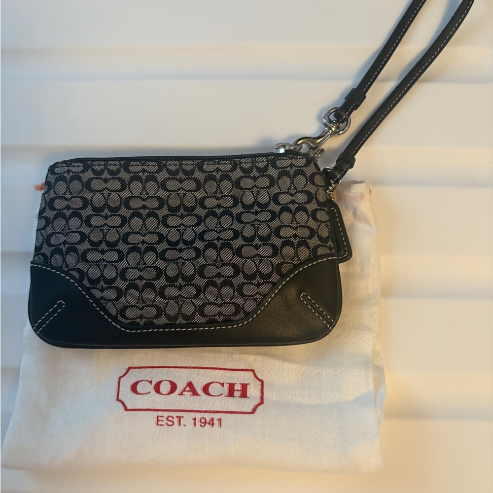 NWOT COACH | Signature Jacquard Wristlet with Leather Trim – Black/Grey